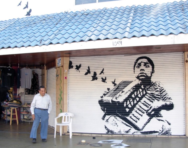 A shop gate in Tiajuana © Lapiztola from their